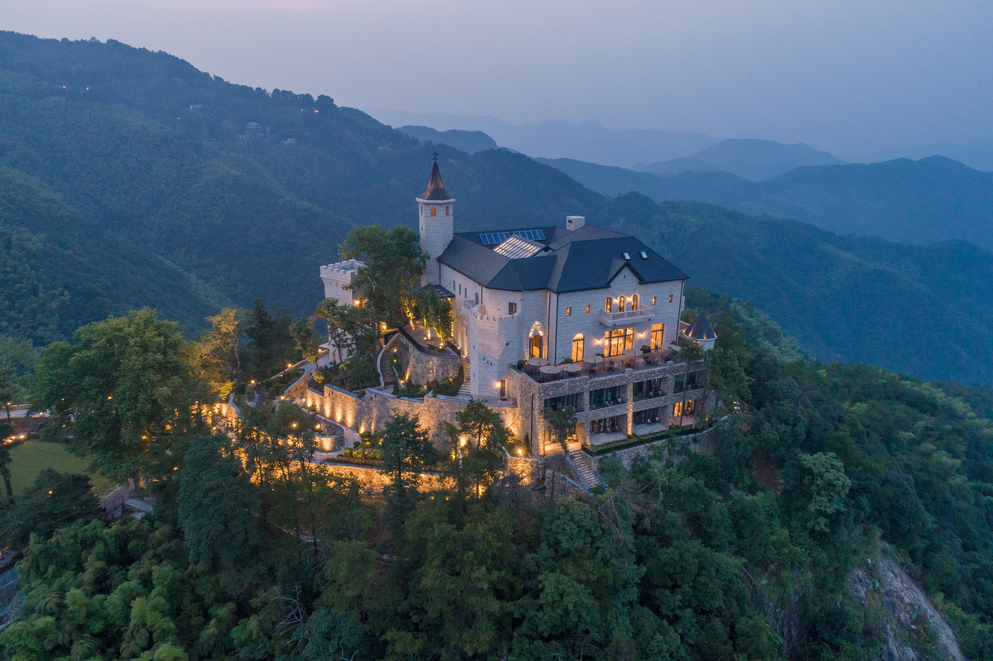 恒峰g22修建金奖项目，，，，，，德清裸心堡度假旅馆项目